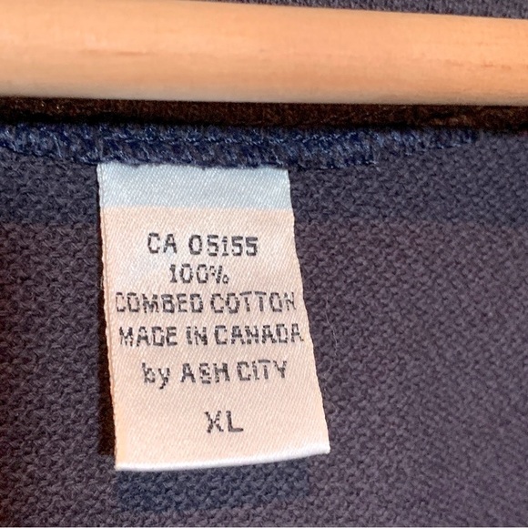 VINTAGE ASH CITY Men's Navy and Red Zip-Up Sweater with Crown Logo XL - Picture 5 of 5